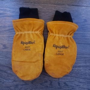 Leather heavy duty mittens- brand new never worn